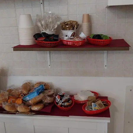 Canossa Bed & Breakfast *