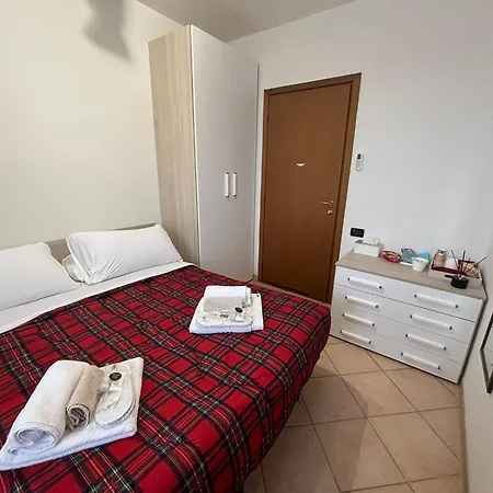 Canossa Nocleg ze śniadaniem *
